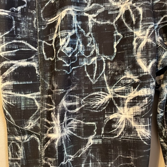 Spyder Active Floral Black Blue White Cropped Athletic Leggings size L - Picture 7 of 16